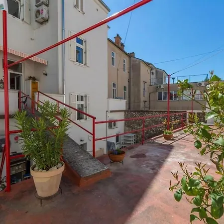 Apartment Holiday In I *